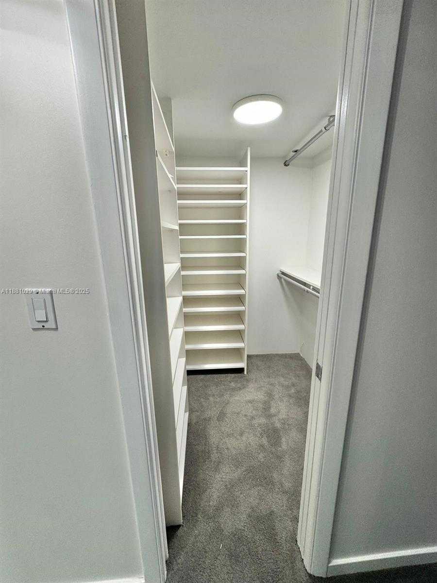 Small Image of 2025 BRICKELL AVE #601, Miami Number 18