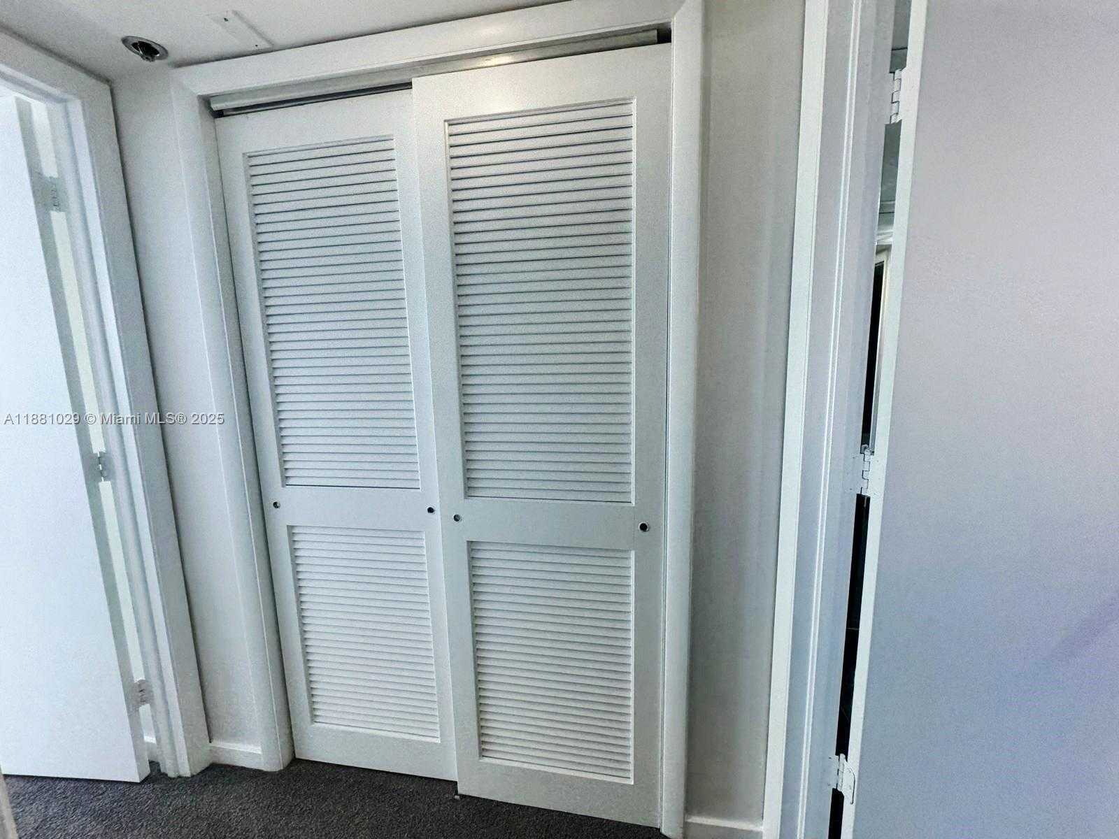 Small Image of 2025 BRICKELL AVE #601, Miami Number 26