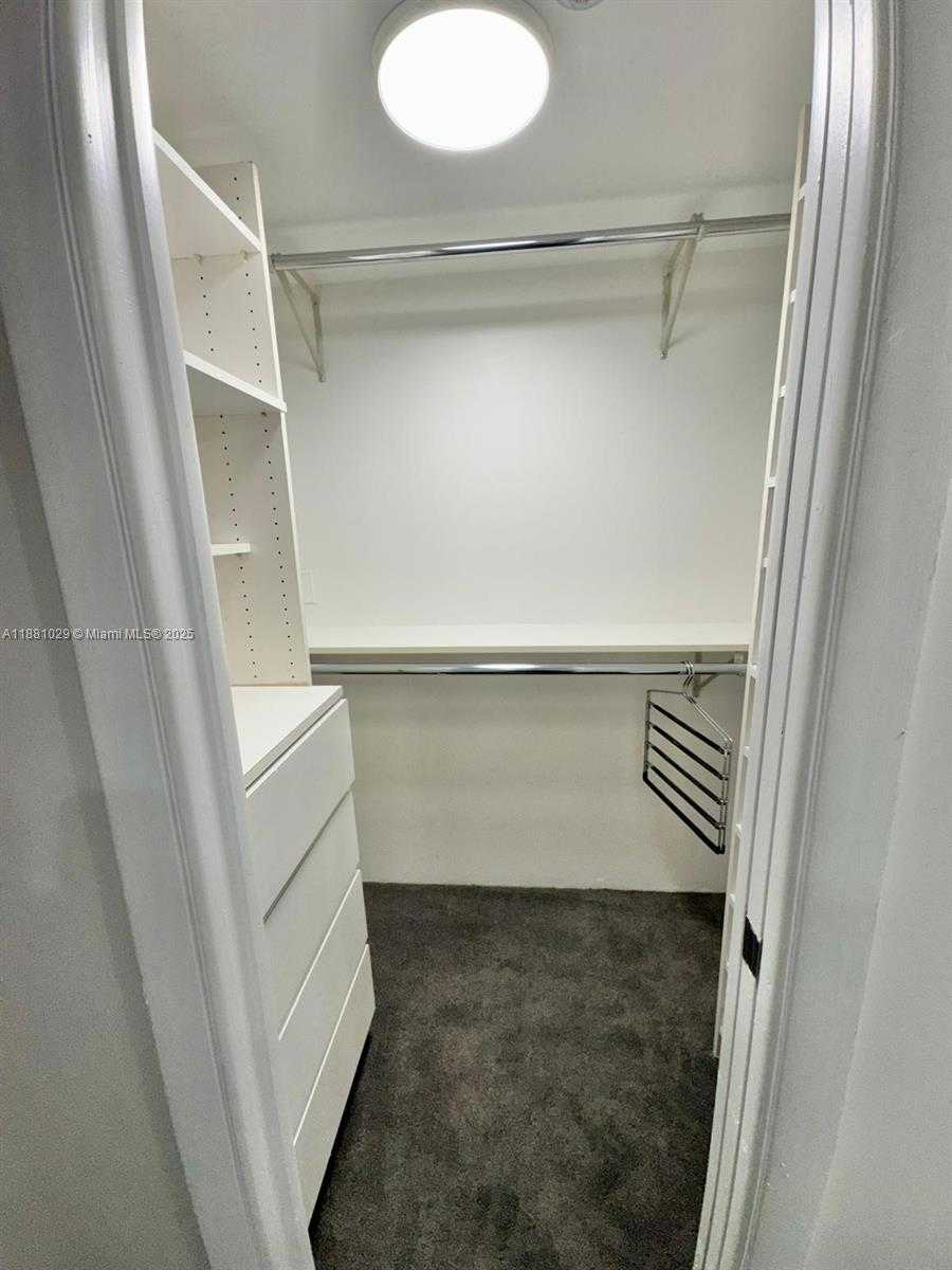 Small Image of 2025 BRICKELL AVE #601, Miami Number 29