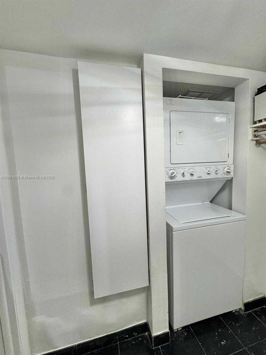 Small Image of 2025 BRICKELL AVE #601, Miami Number 30