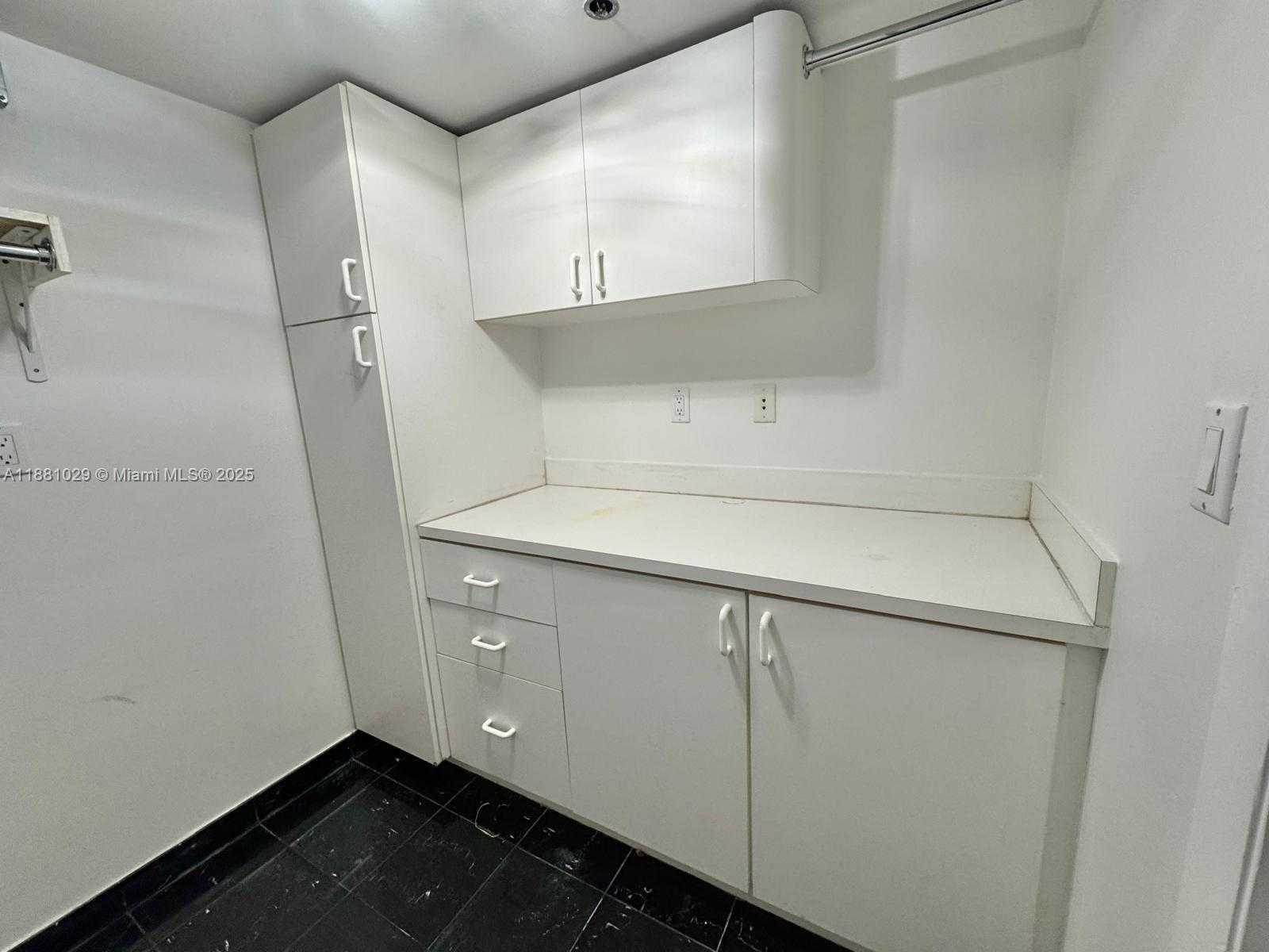 Small Image of 2025 BRICKELL AVE #601, Miami Number 31