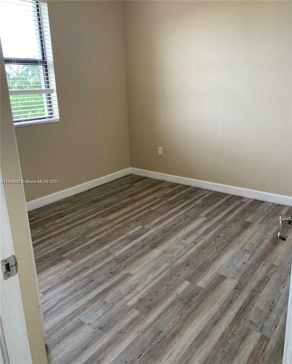 Small Image of 10440 SOUTH WEST 228TH TER, Miami Number 18