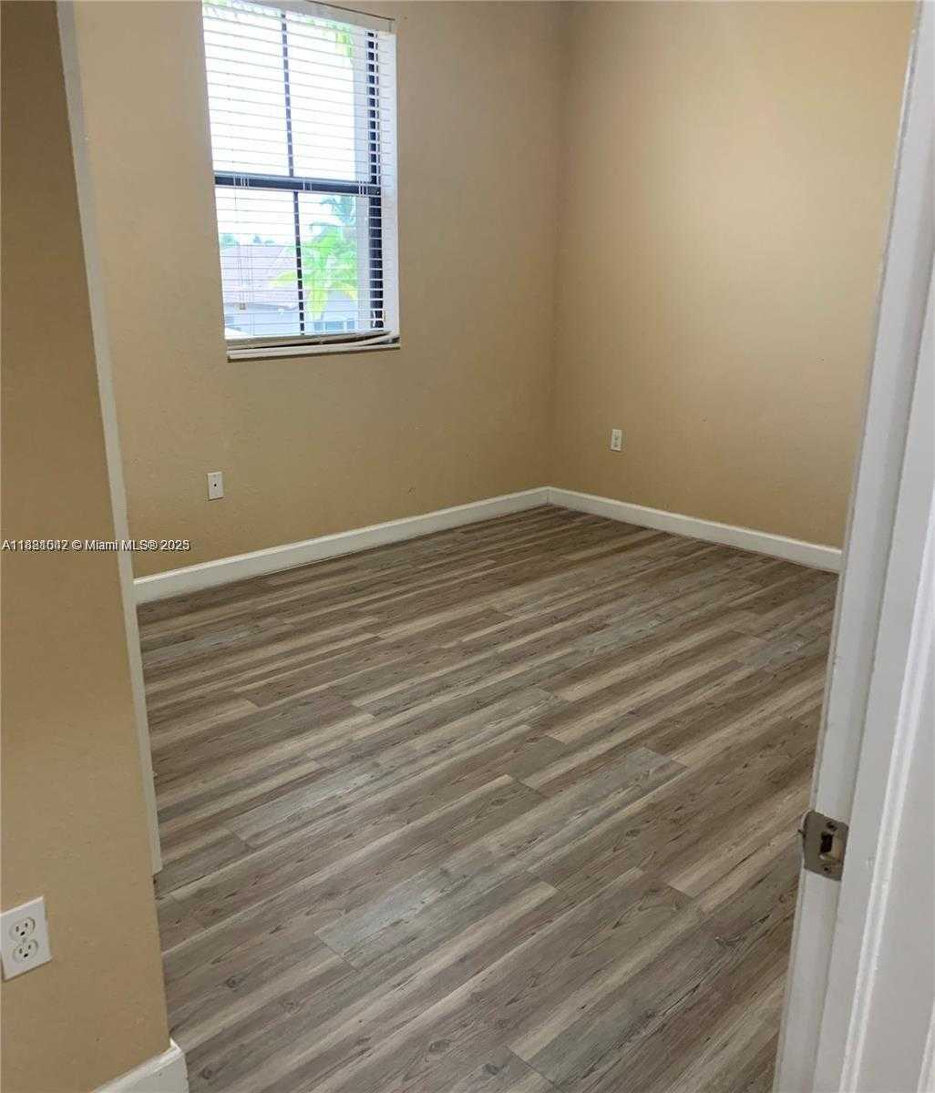 Small Image of 10440 SOUTH WEST 228TH TER, Miami Number 20