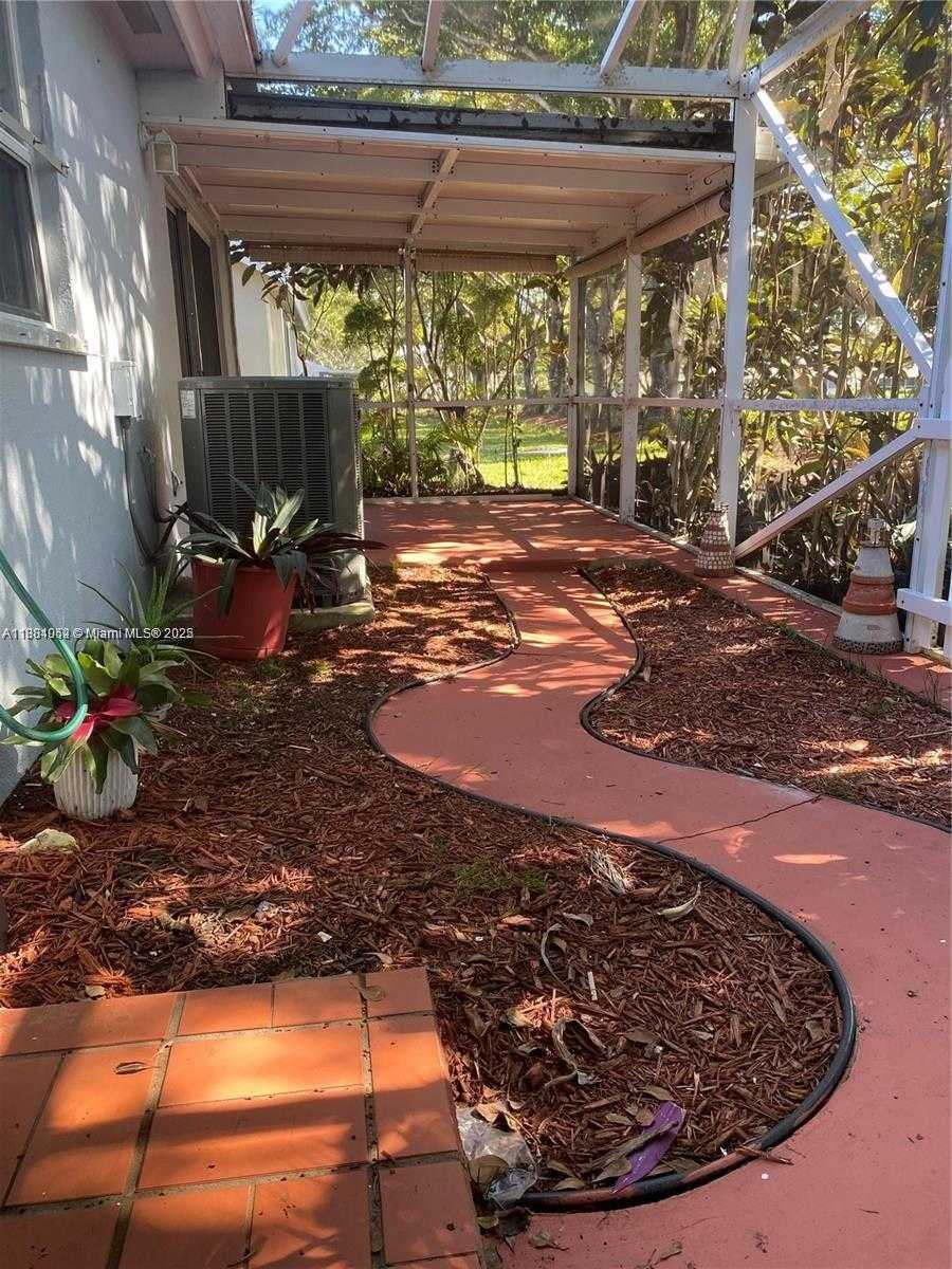 Small Image of 540 SOUTH EAST 21ST LN, Homestead Number 2