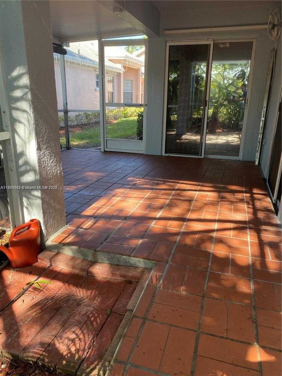 Small Image of 540 SOUTH EAST 21ST LN, Homestead Number 4