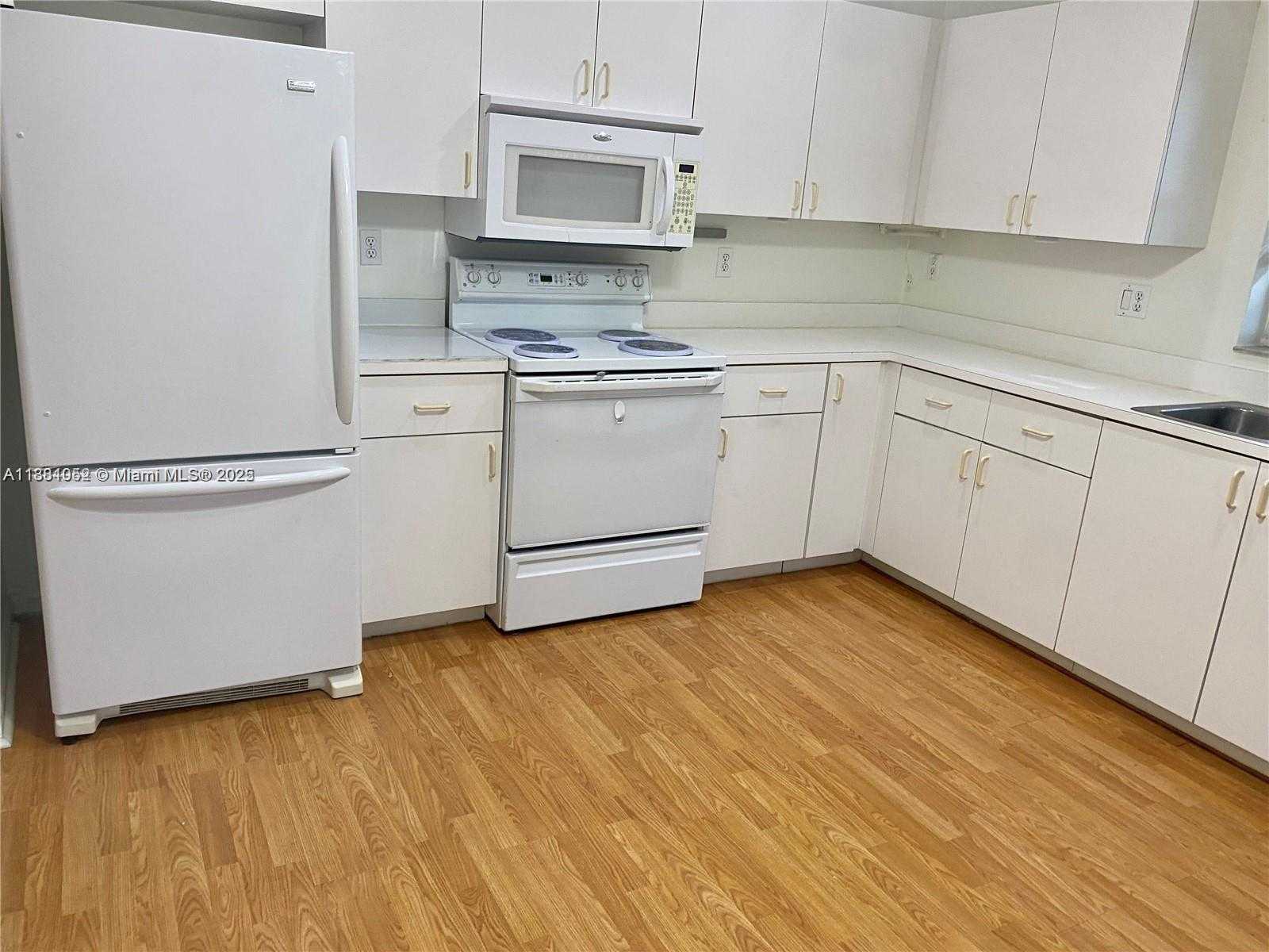 Small Image of 540 SOUTH EAST 21ST LN, Homestead Number 5