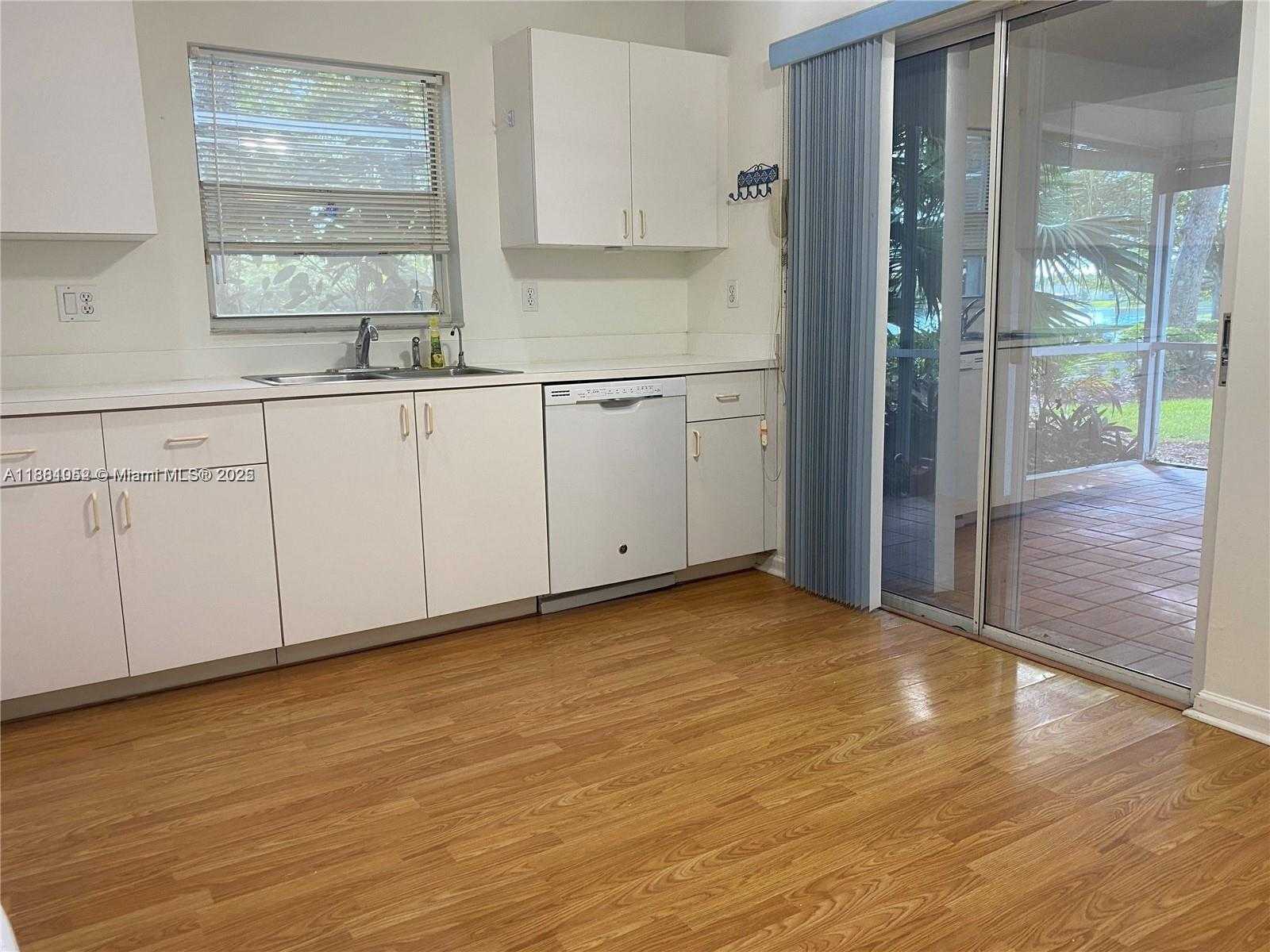 Small Image of 540 SOUTH EAST 21ST LN, Homestead Number 6