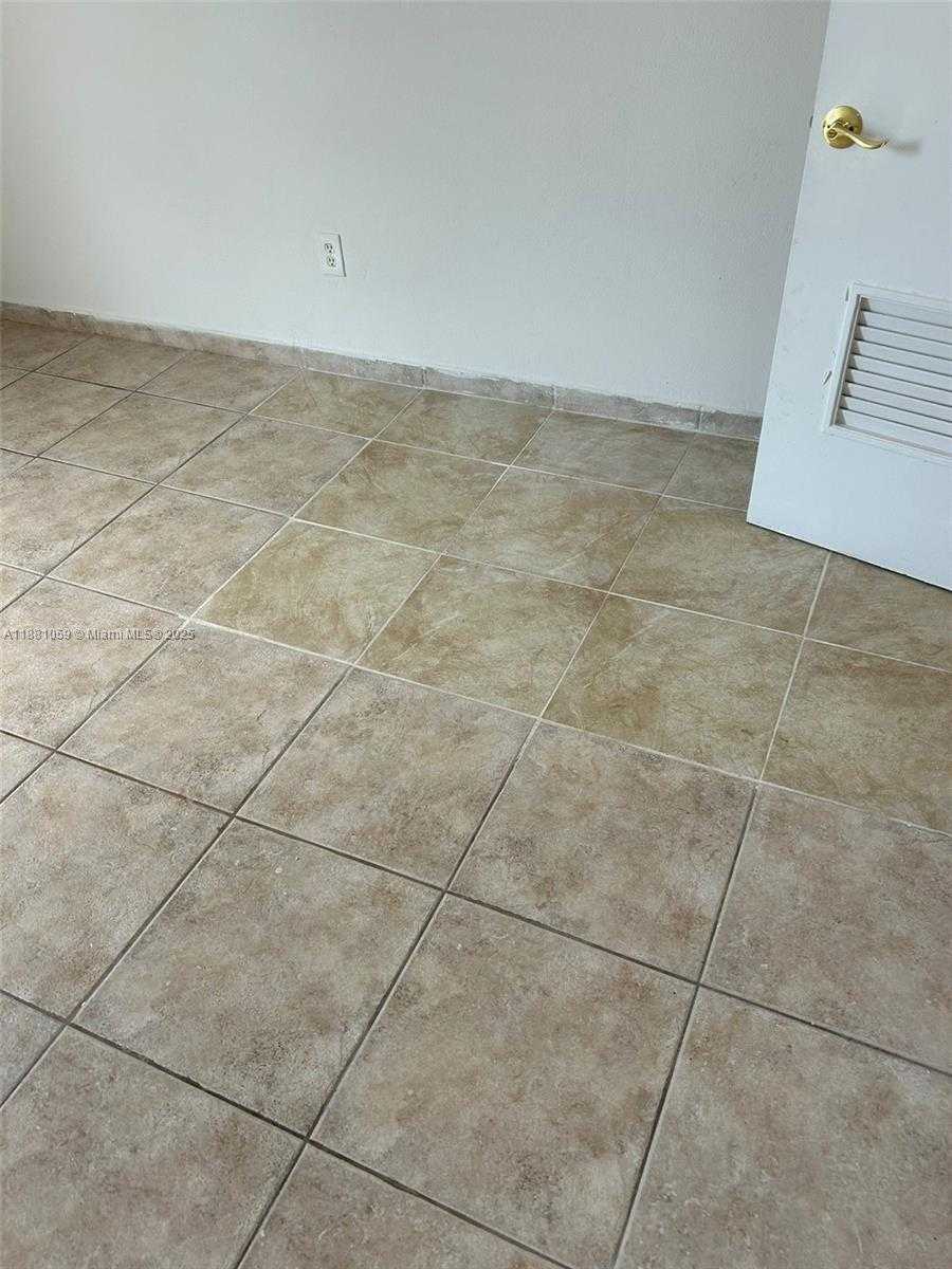 Small Image of 8840 FONTAINEBLEAU BLVD #401, Miami Number 10