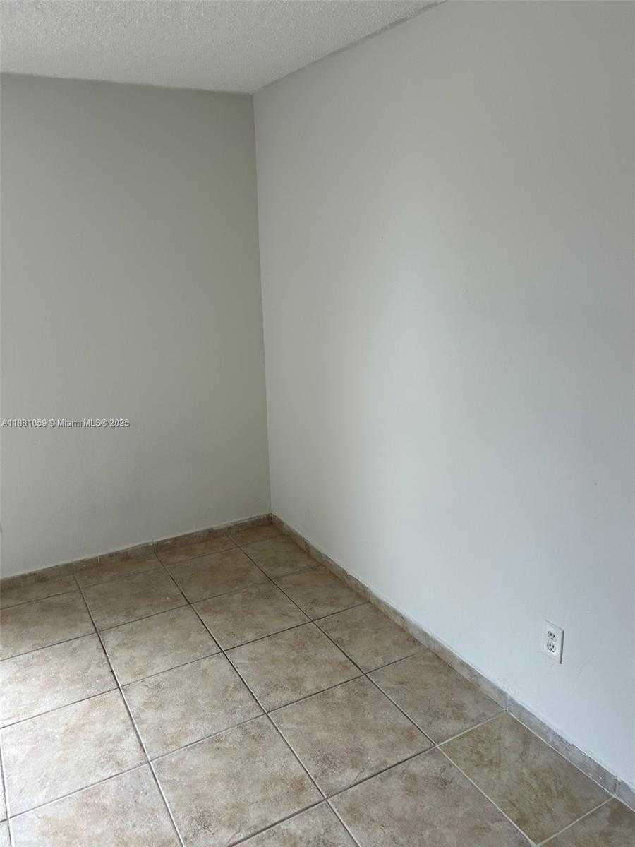 Small Image of 8840 FONTAINEBLEAU BLVD #401, Miami Number 11