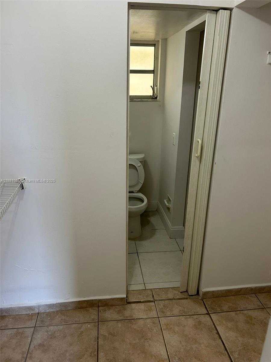 Small Image of 8840 FONTAINEBLEAU BLVD #401, Miami Number 12