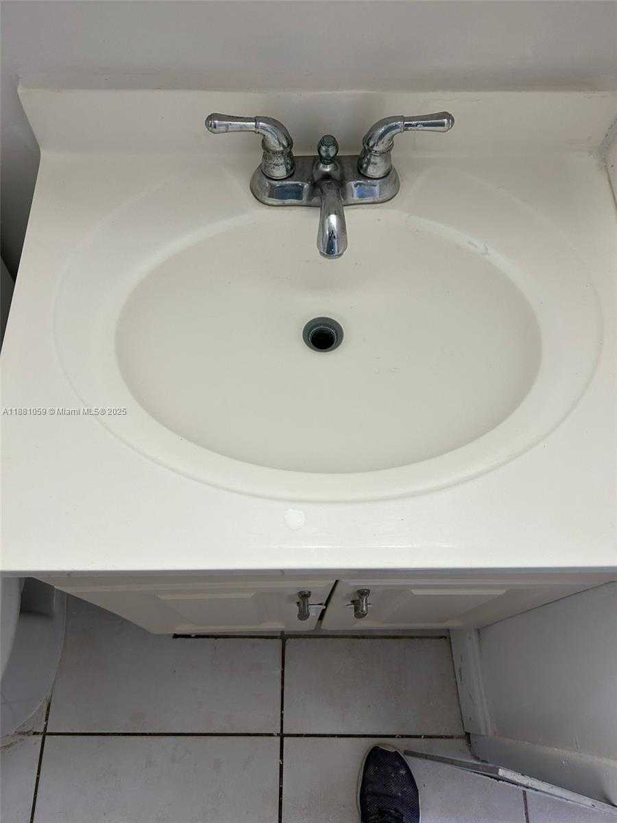 Small Image of 8840 FONTAINEBLEAU BLVD #401, Miami Number 13