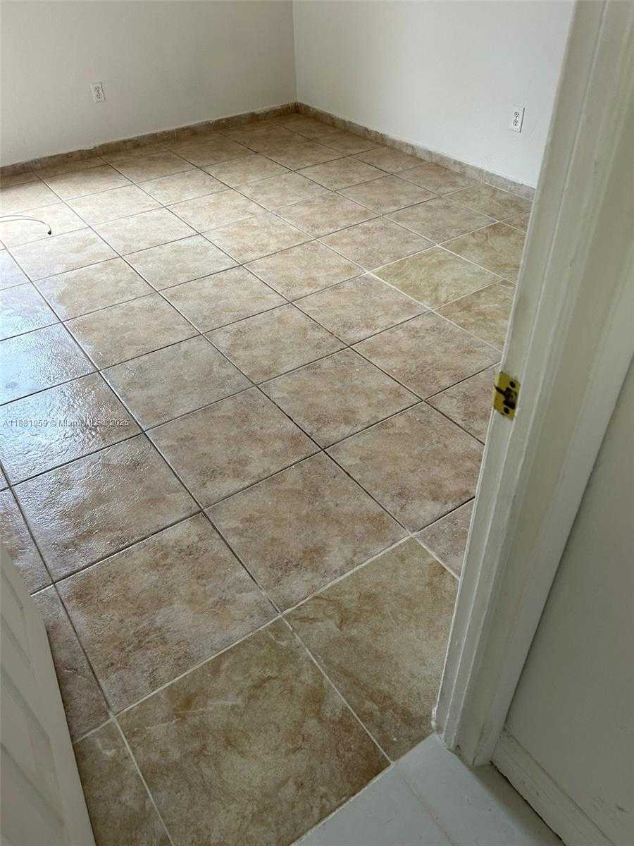 Small Image of 8840 FONTAINEBLEAU BLVD #401, Miami Number 15