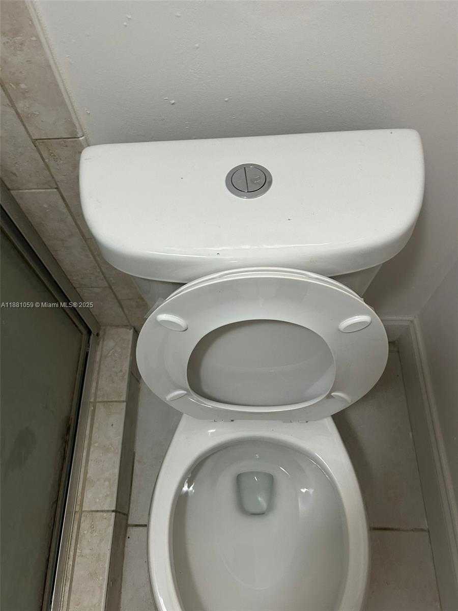 Small Image of 8840 FONTAINEBLEAU BLVD #401, Miami Number 16