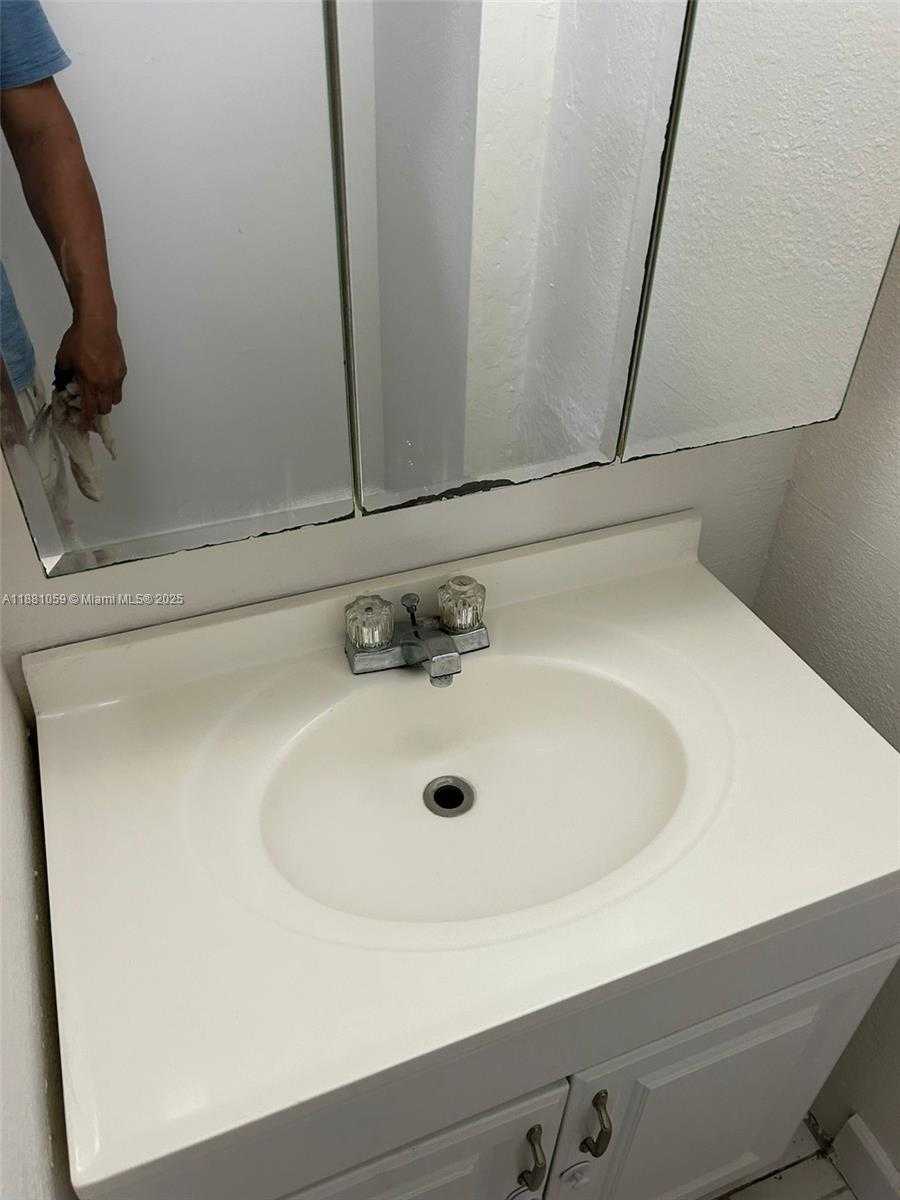 Small Image of 8840 FONTAINEBLEAU BLVD #401, Miami Number 17