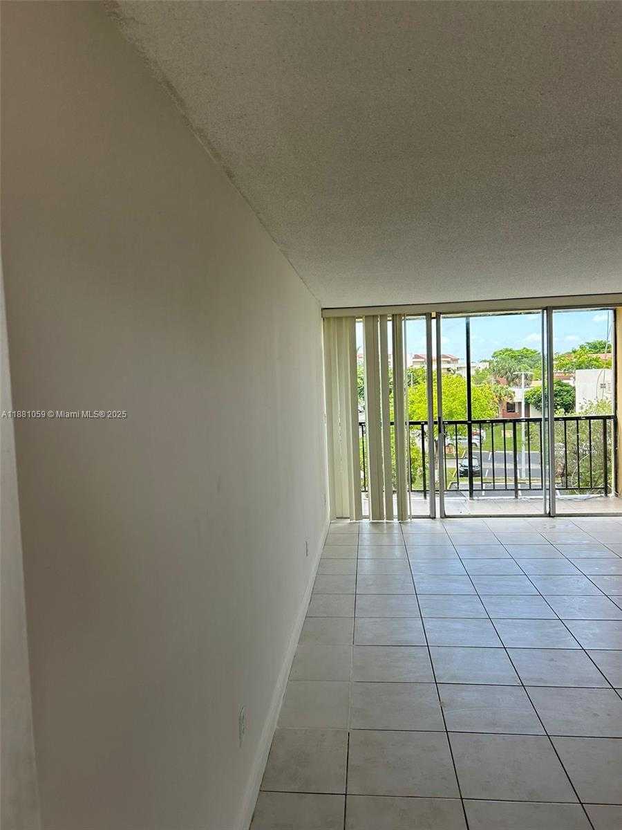 Small Image of 8840 FONTAINEBLEAU BLVD #401, Miami Number 2