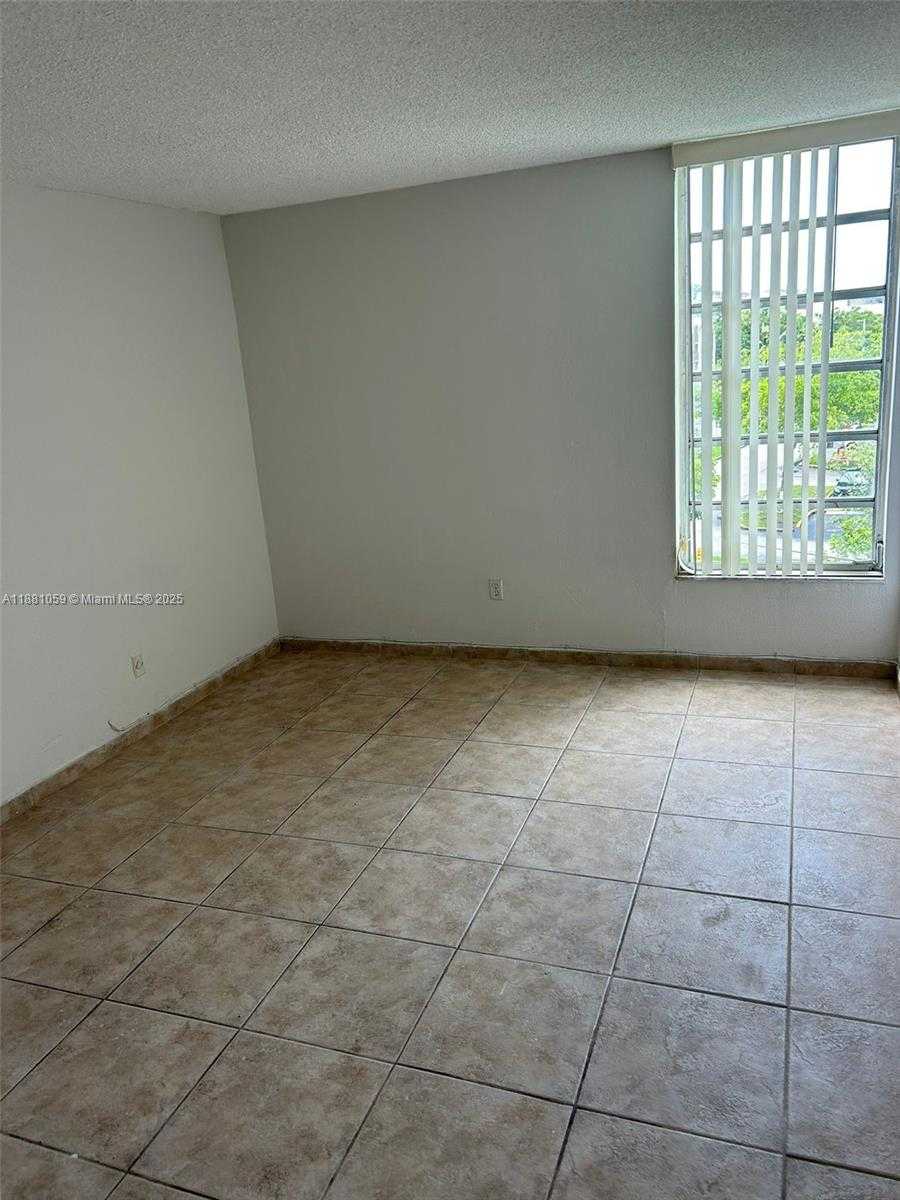 Small Image of 8840 FONTAINEBLEAU BLVD #401, Miami Number 5