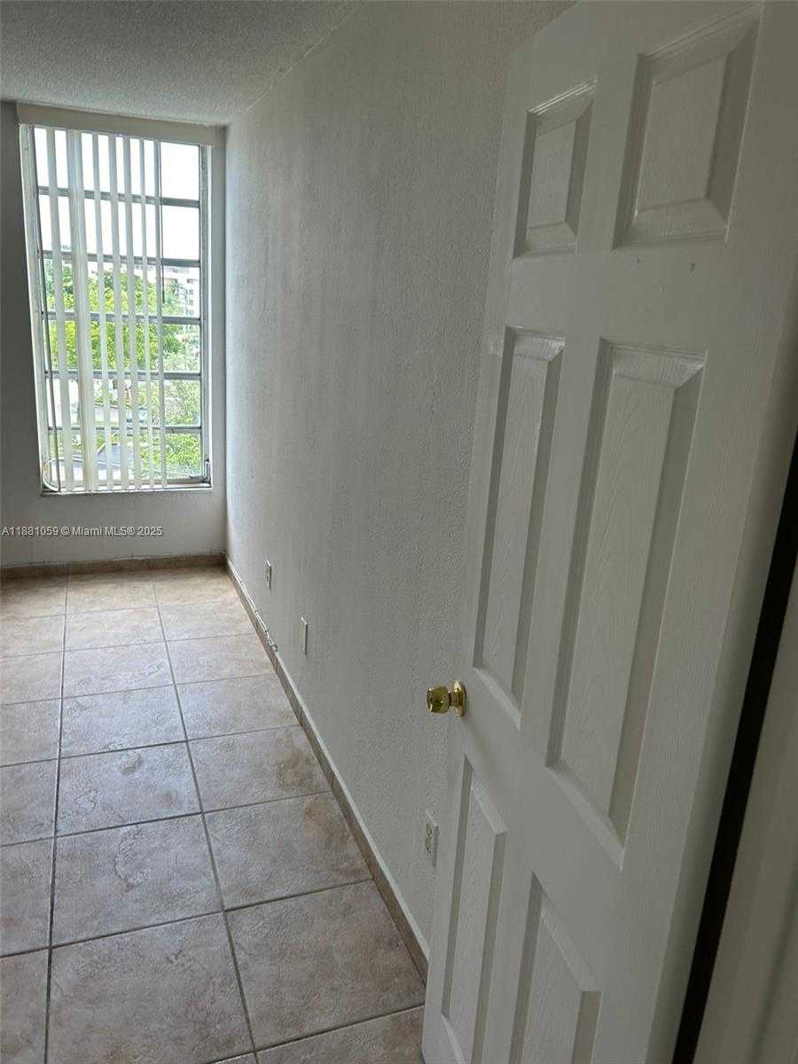 Small Image of 8840 FONTAINEBLEAU BLVD #401, Miami Number 8