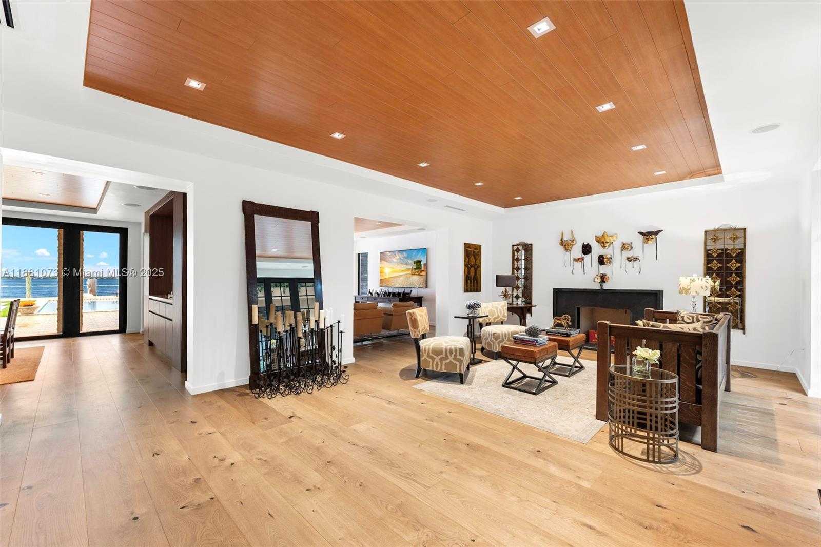 Small Image of 1277 NORTH VENETIAN WAY, Miami Number 13