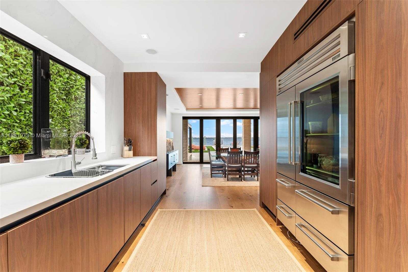 Small Image of 1277 NORTH VENETIAN WAY, Miami Number 14