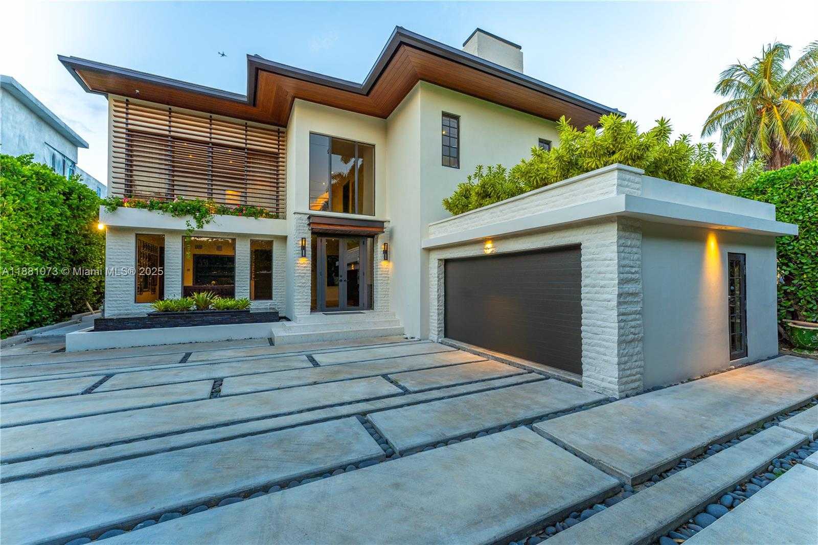 Small Image of 1277 NORTH VENETIAN WAY, Miami Number 2