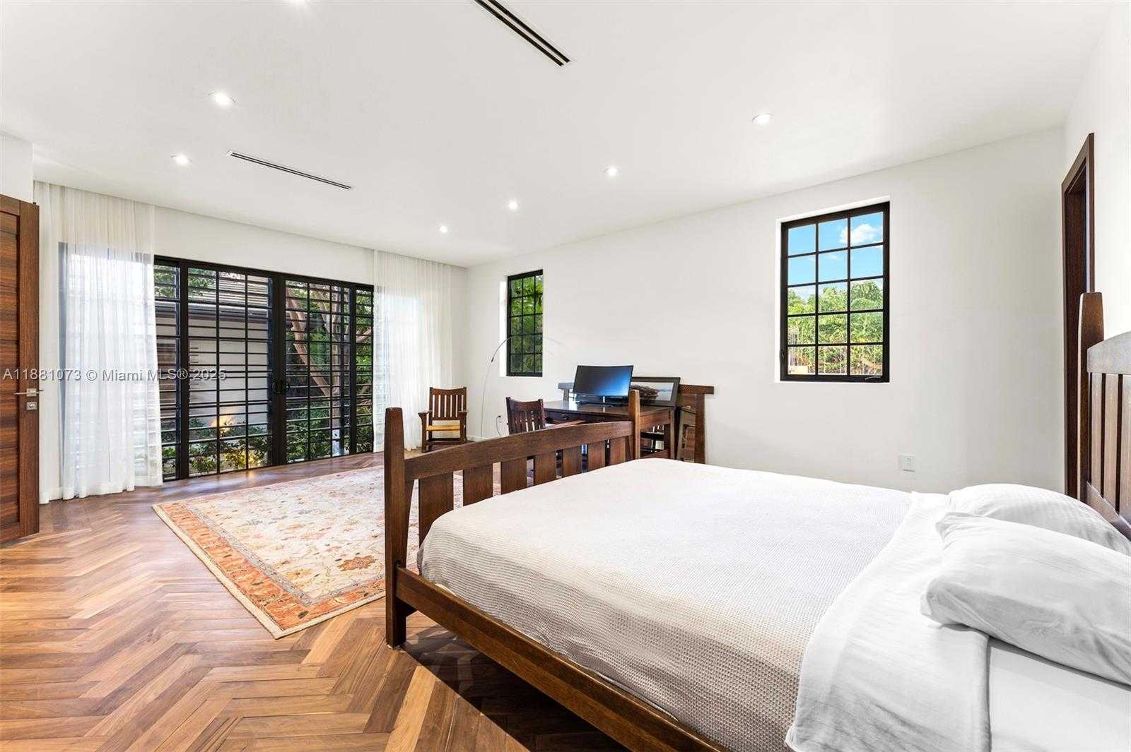 Small Image of 1277 NORTH VENETIAN WAY, Miami Number 25