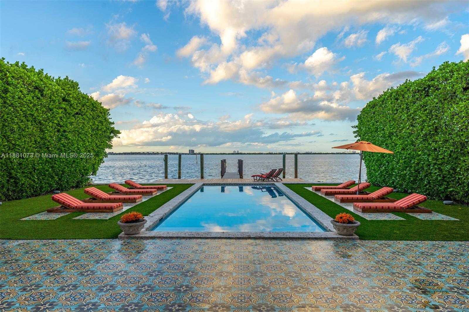 Small Image of 1277 NORTH VENETIAN WAY, Miami Number 32