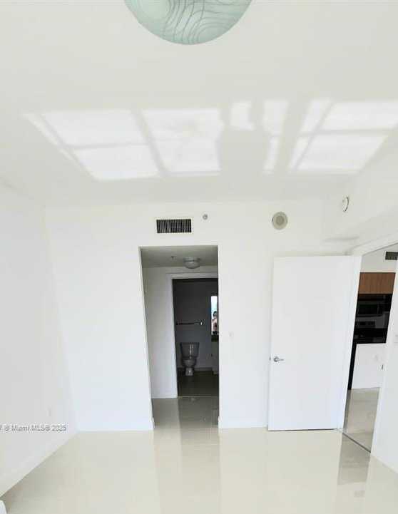 Small Image of 1750 NORTH BAYSHORE DR #2010, Miami Number 14