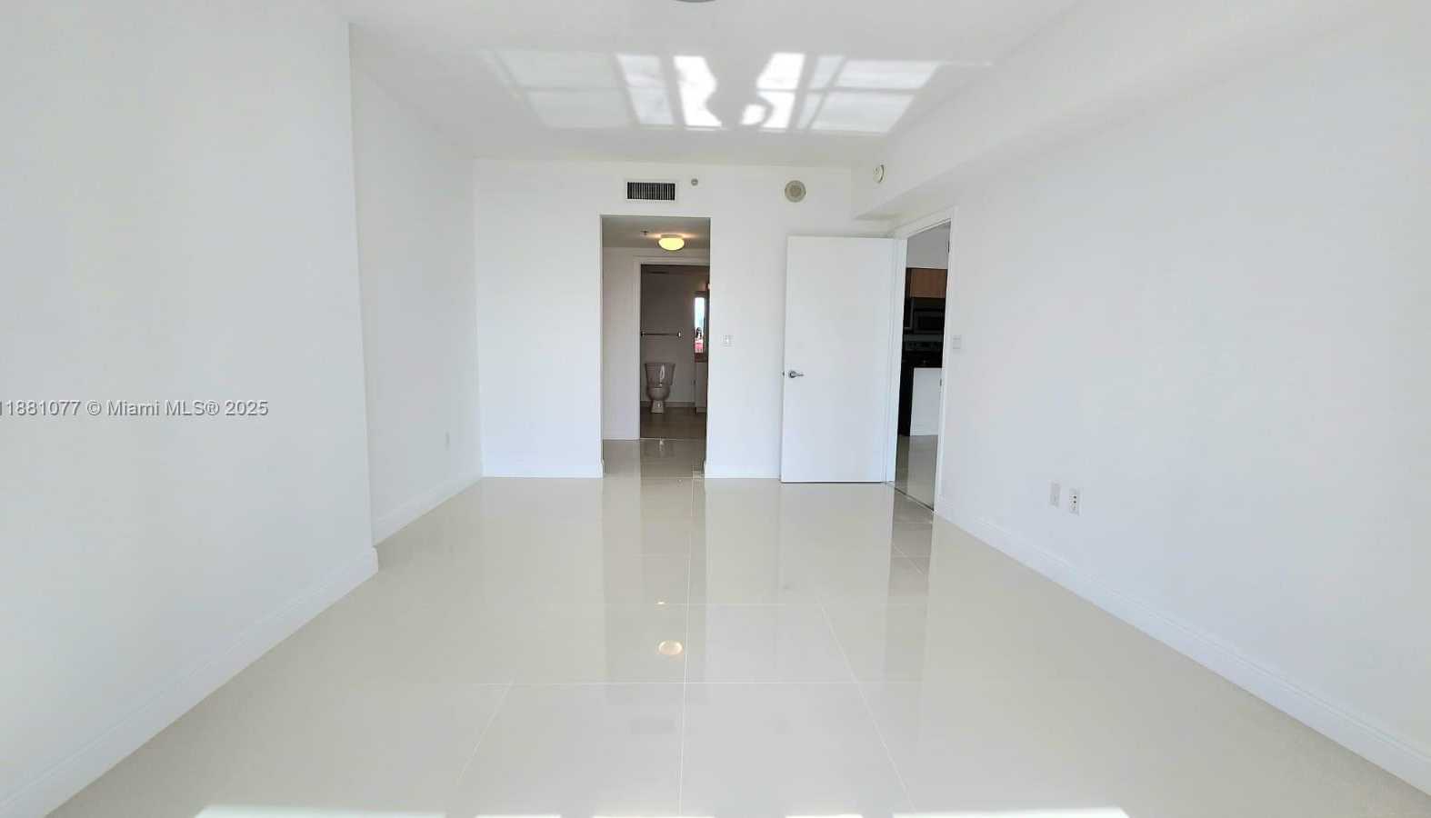Small Image of 1750 NORTH BAYSHORE DR #2010, Miami Number 16