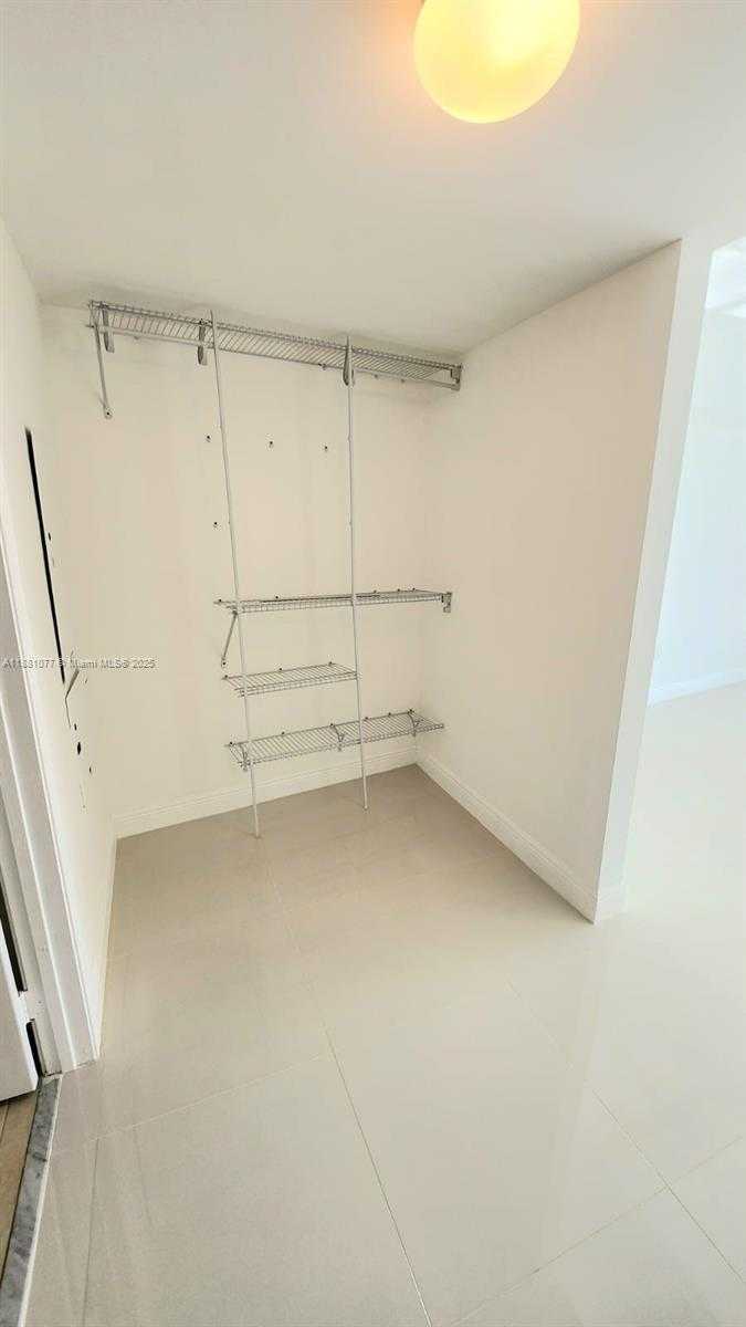 Small Image of 1750 NORTH BAYSHORE DR #2010, Miami Number 18