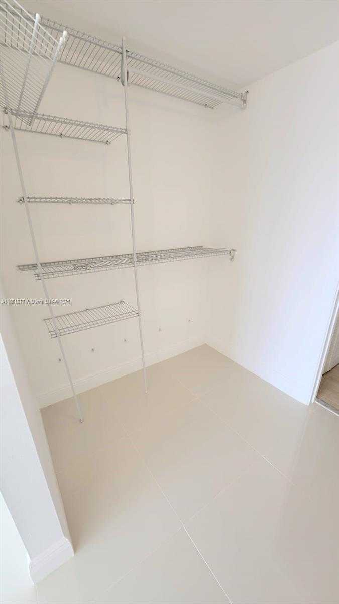 Small Image of 1750 NORTH BAYSHORE DR #2010, Miami Number 19