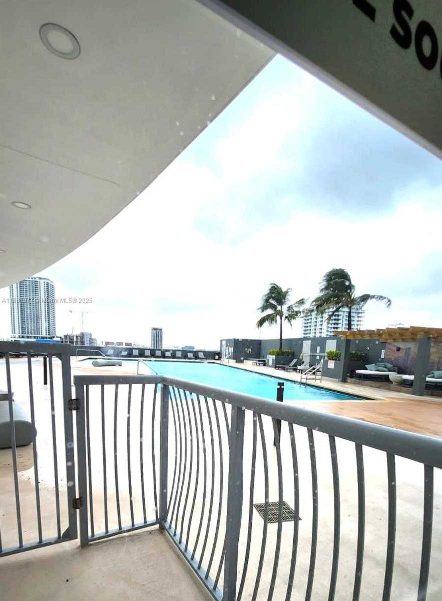 Small Image of 1750 NORTH BAYSHORE DR #2010, Miami Number 22