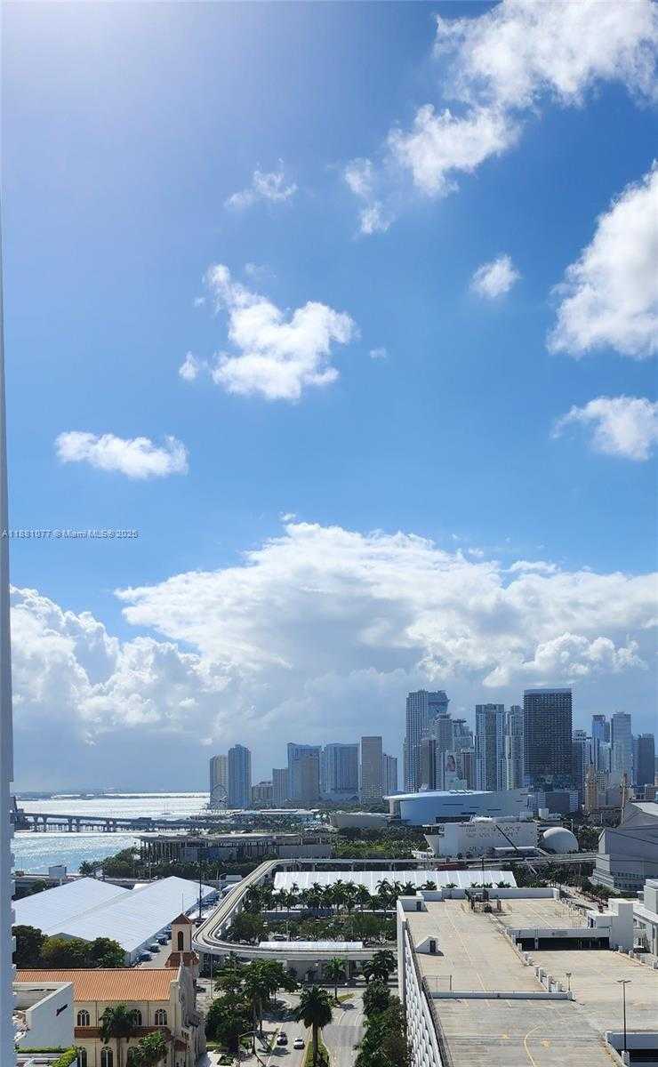 Small Image of 1750 NORTH BAYSHORE DR #2010, Miami Number 3