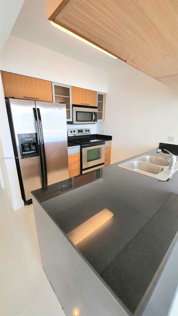 Small Image of 1750 NORTH BAYSHORE DR #2010, Miami Number 5