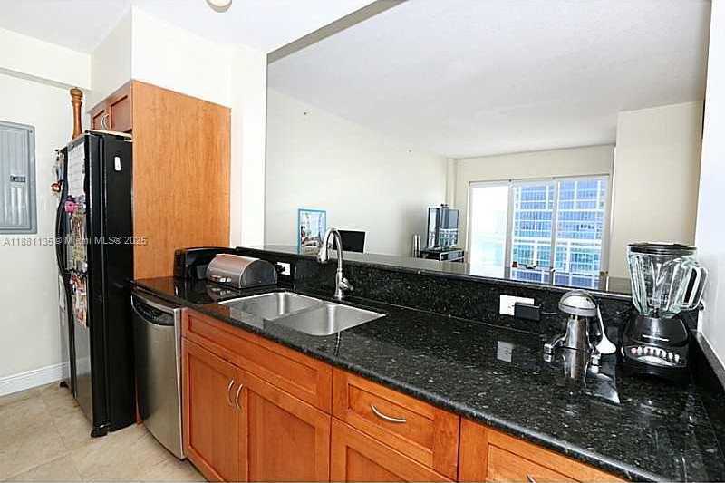 Small Image of 6917 COLLINS AVE #PH7, Miami Beach Number 8