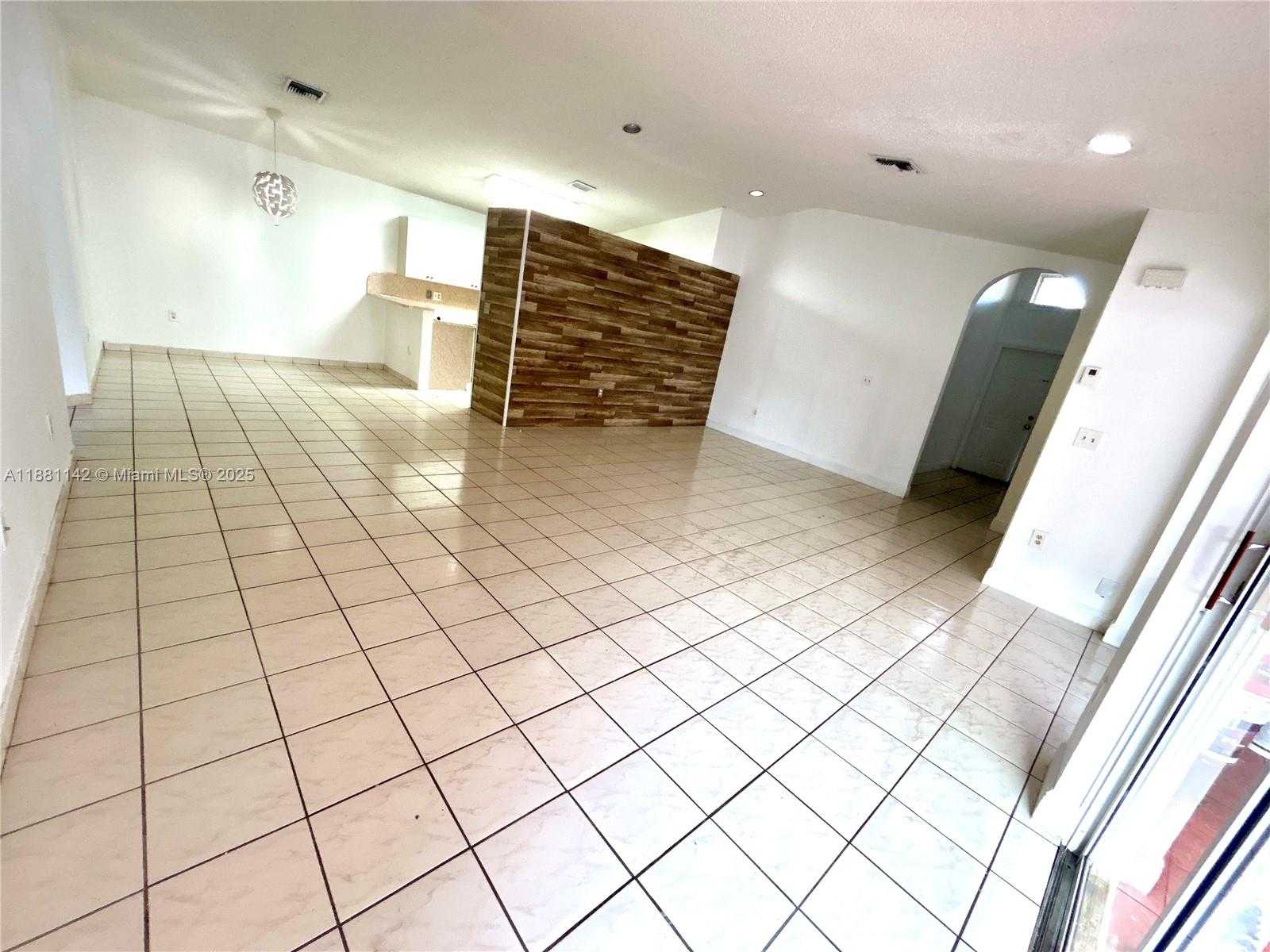 Small Image of 18800 NORTH WEST 84TH AVE, Hialeah Number 10