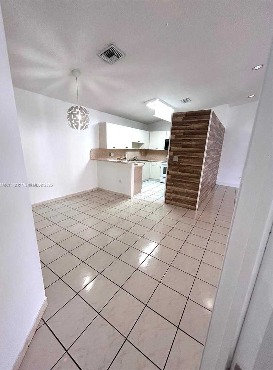 Small Image of 18800 NORTH WEST 84TH AVE, Hialeah Number 11