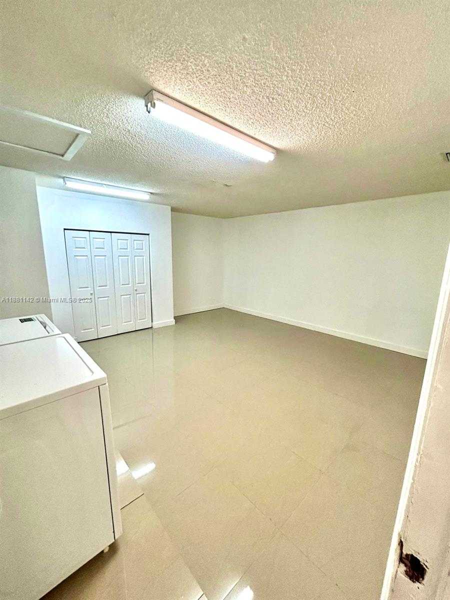 Small Image of 18800 NORTH WEST 84TH AVE, Hialeah Number 12