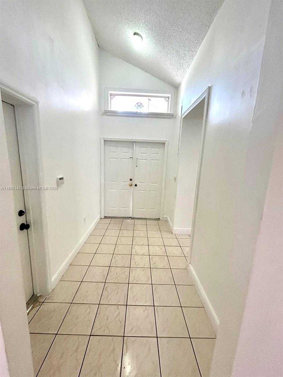 Small Image of 18800 NORTH WEST 84TH AVE, Hialeah Number 15