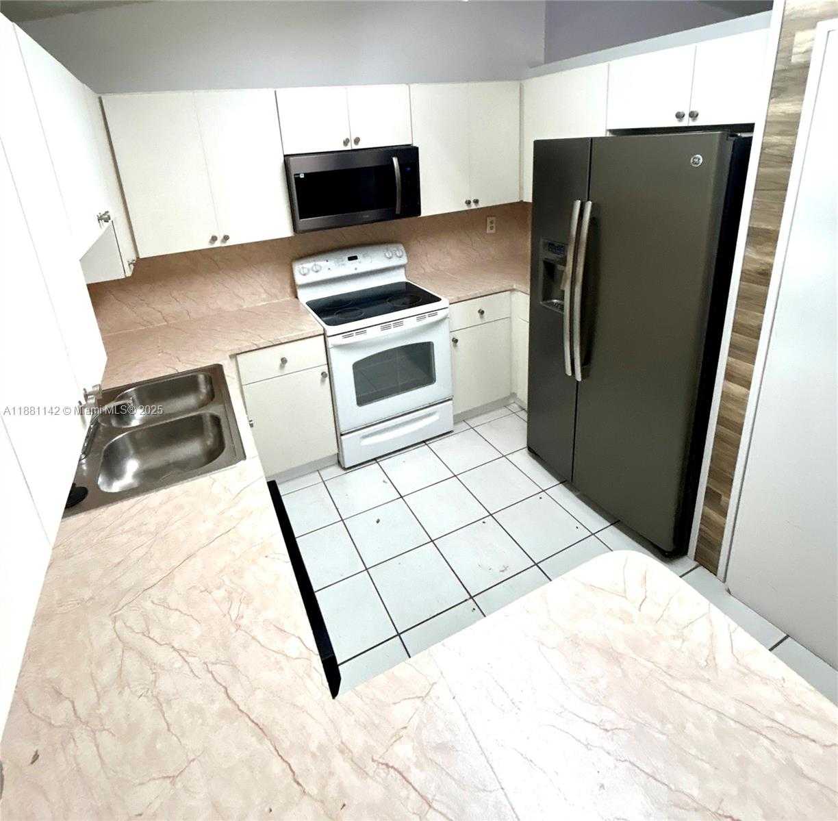 Small Image of 18800 NORTH WEST 84TH AVE, Hialeah Number 5