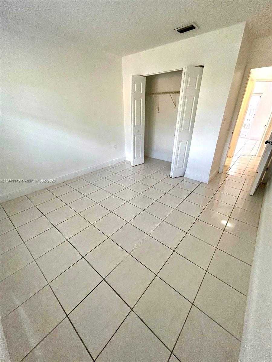Small Image of 18800 NORTH WEST 84TH AVE, Hialeah Number 8