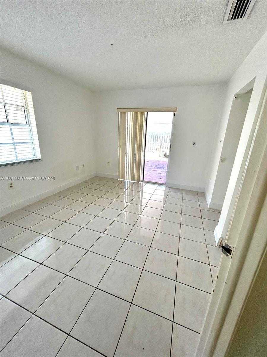 Small Image of 18800 NORTH WEST 84TH AVE, Hialeah Number 9