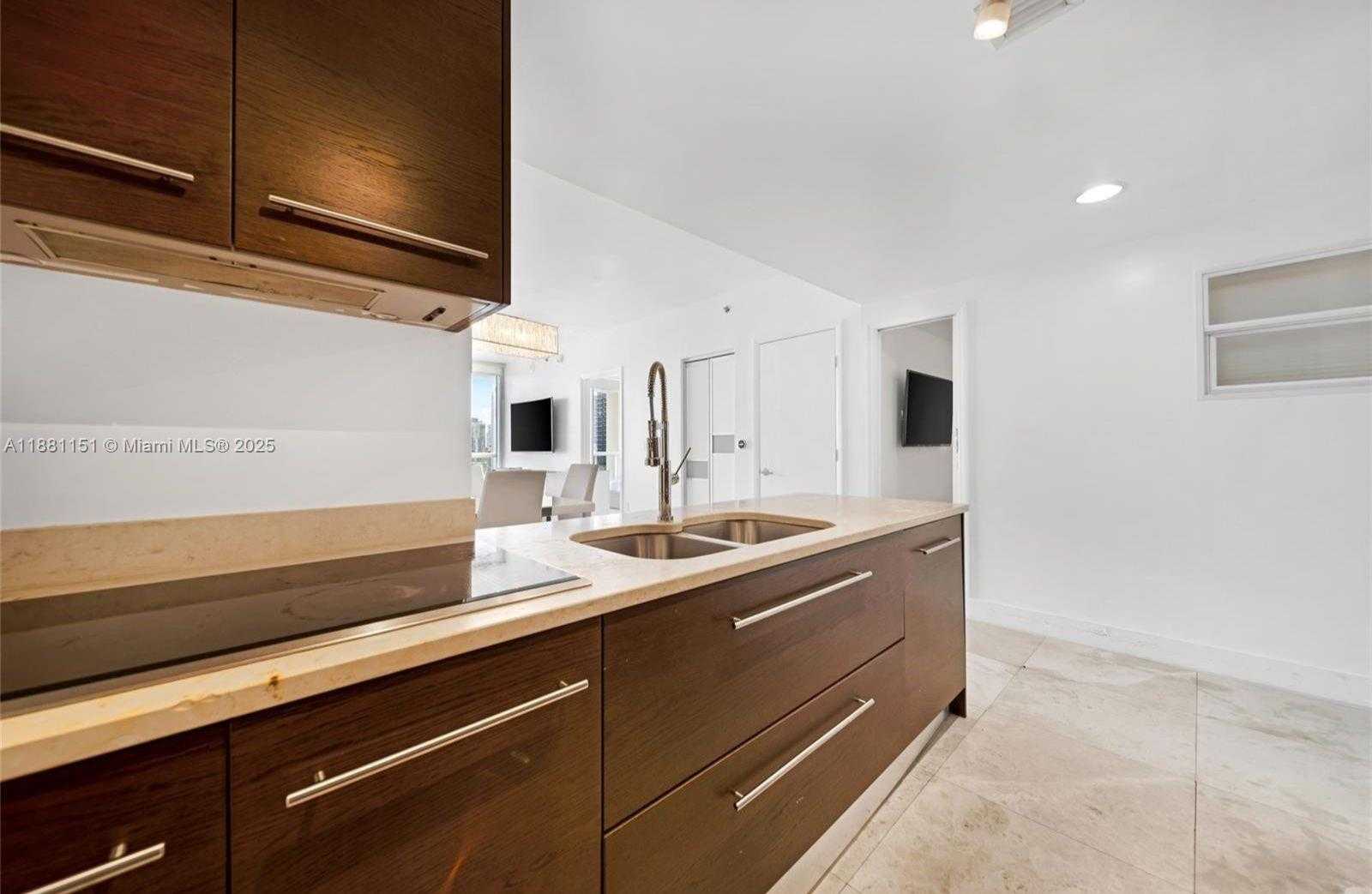 Small Image of 485 BRICKELL AVE #2209, Miami Number 10