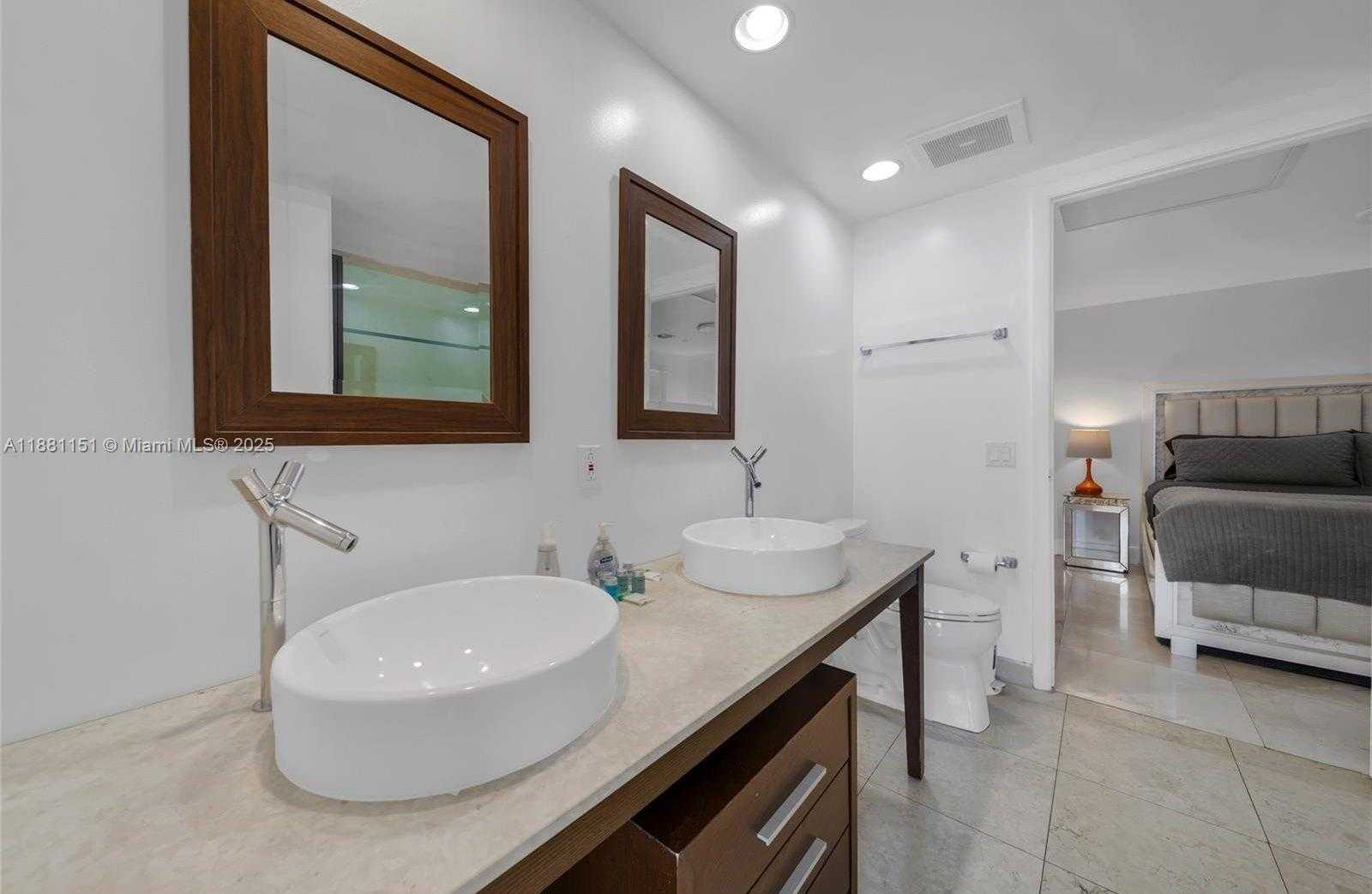 Small Image of 485 BRICKELL AVE #2209, Miami Number 14