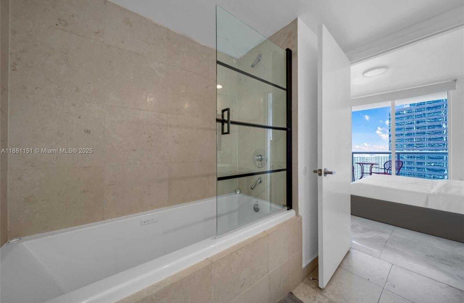 Small Image of 485 BRICKELL AVE #2209, Miami Number 15