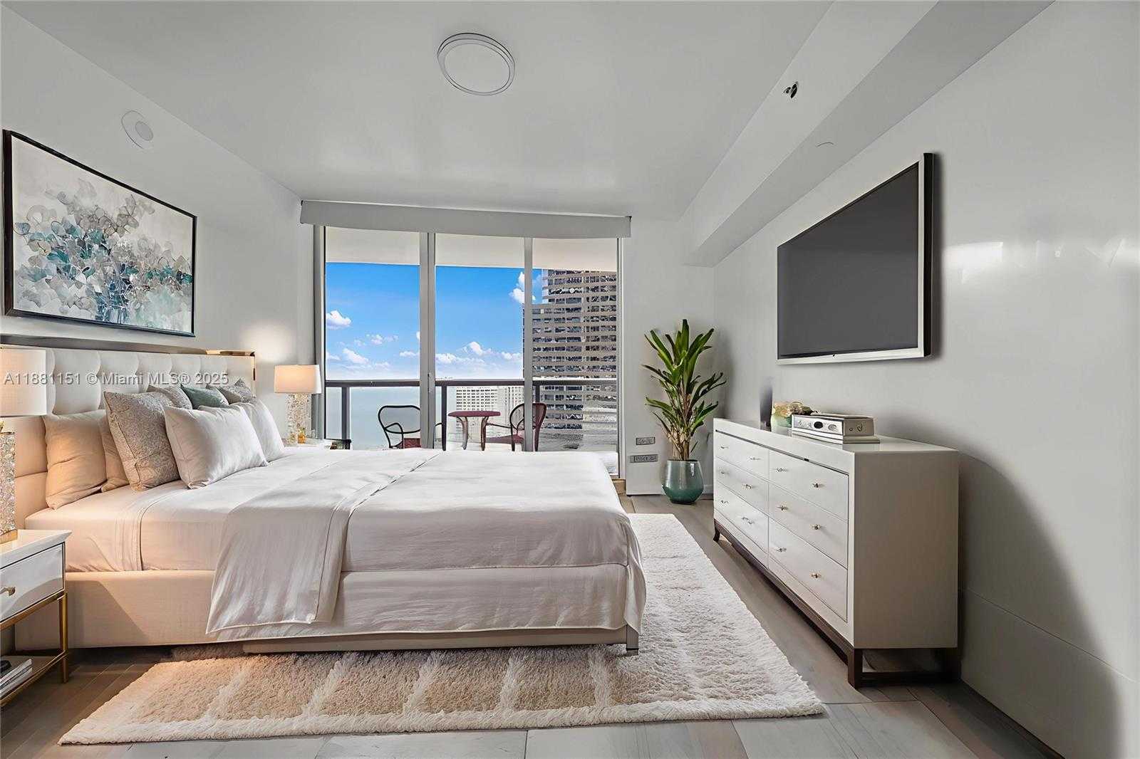 Small Image of 485 BRICKELL AVE #2209, Miami Number 6