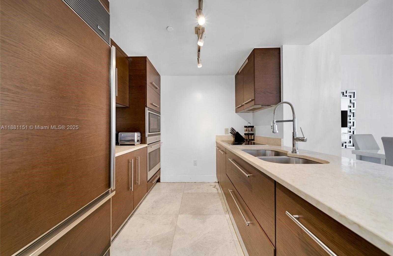 Small Image of 485 BRICKELL AVE #2209, Miami Number 8