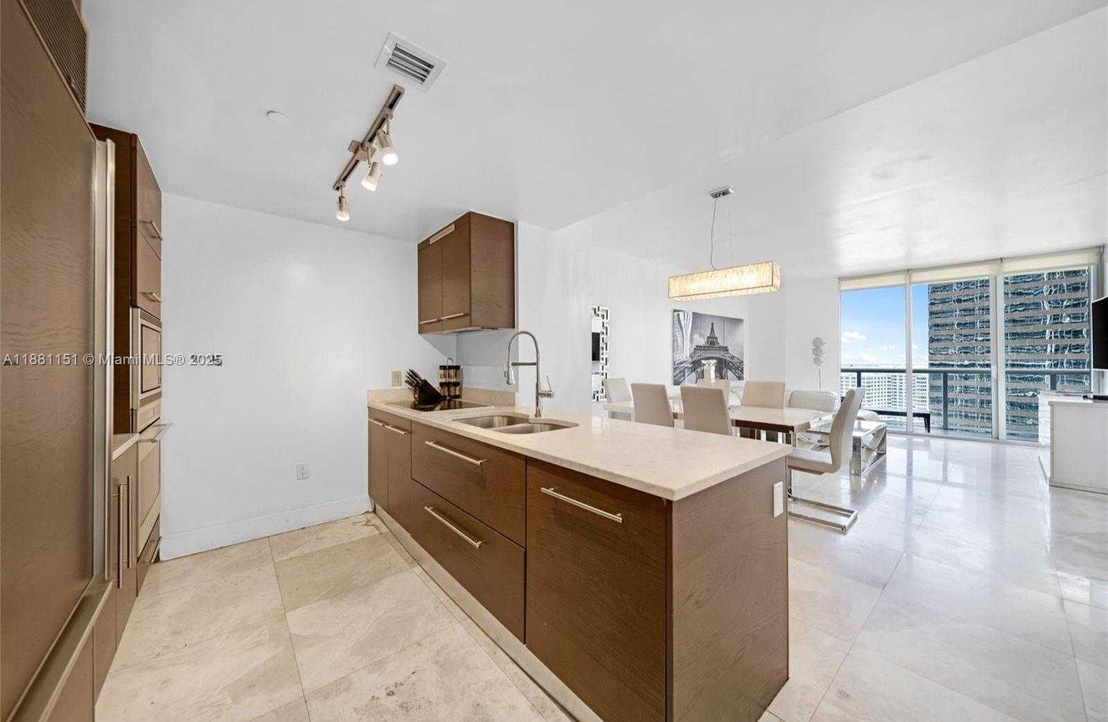 Small Image of 485 BRICKELL AVE #2209, Miami Number 9