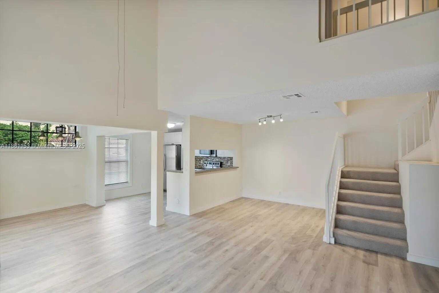 Small Image of 20937 BAY CT #115, Aventura Number 10