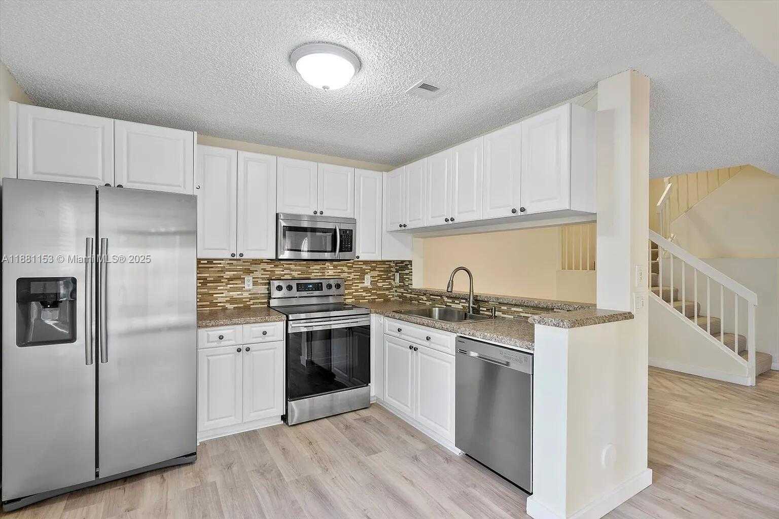 Small Image of 20937 BAY CT #115, Aventura Number 13