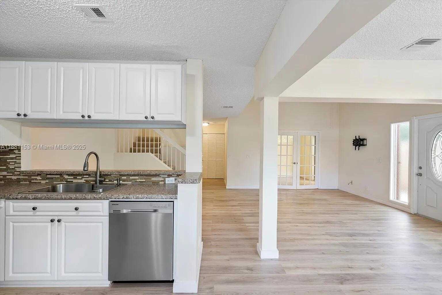 Small Image of 20937 BAY CT #115, Aventura Number 14